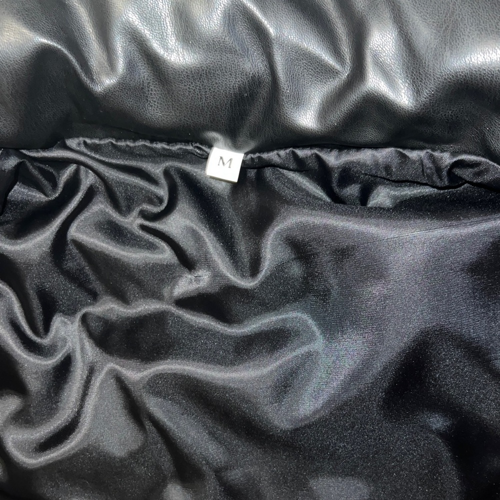 SHEIN Black Puffer Vest - Picture 4 of 11